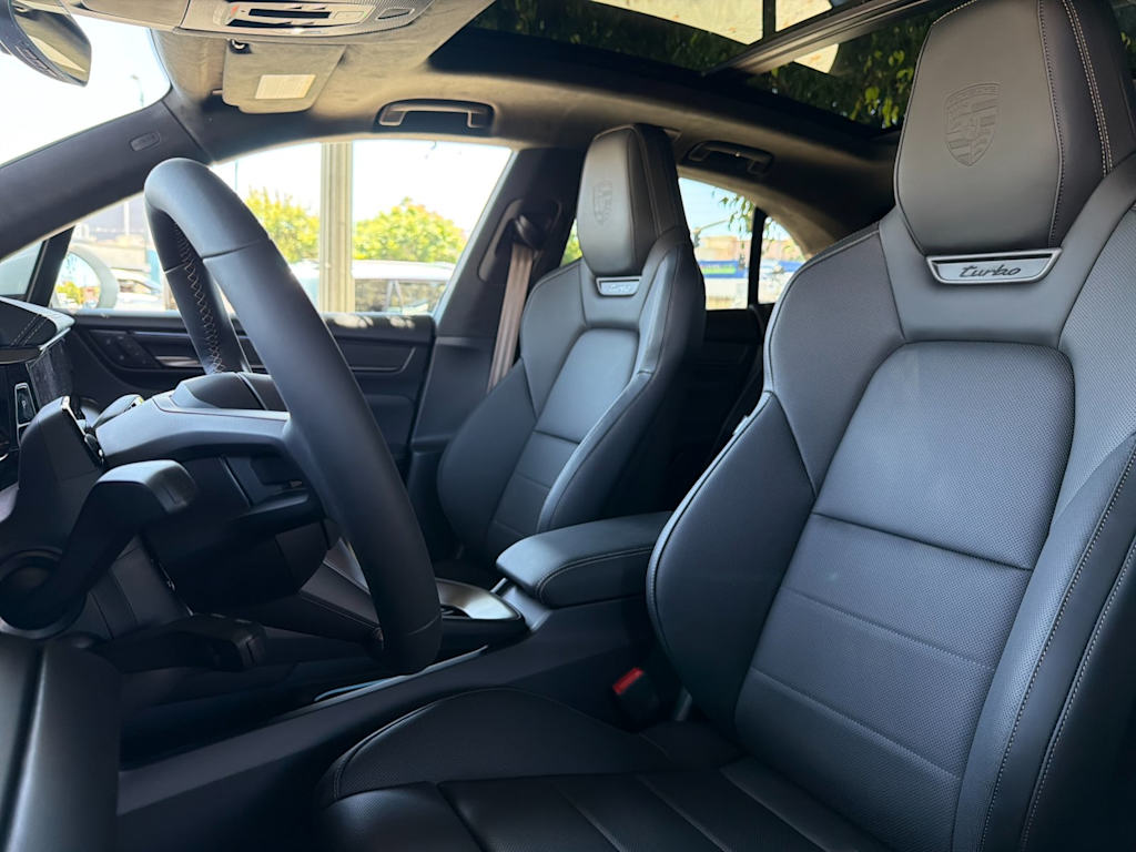 Thumbnail: 2026 Porsche Macan - 10