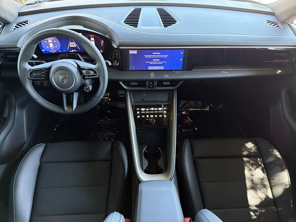 Thumbnail: 2026 Porsche Macan - 2