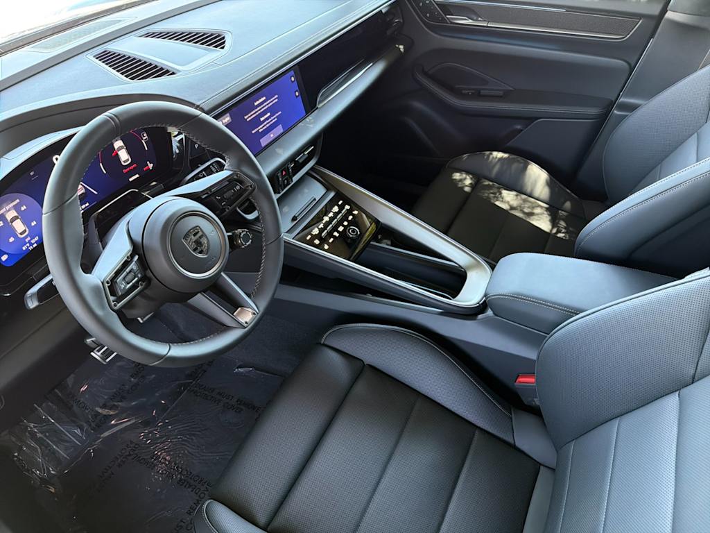 Thumbnail: 2026 Porsche Macan - 9