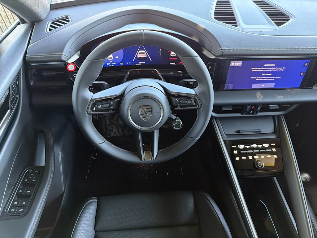 Thumbnail: 2026 Porsche Macan - 8