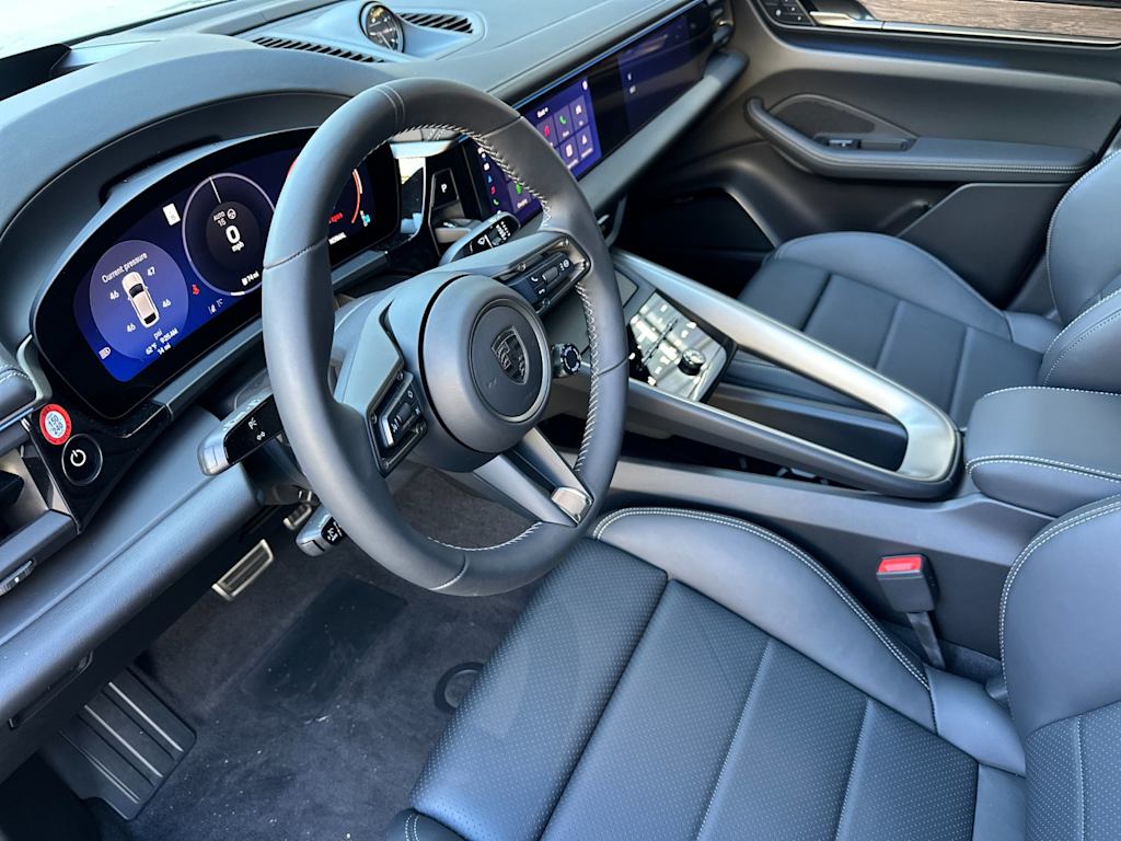 Thumbnail: 2025 Porsche Macan - 2