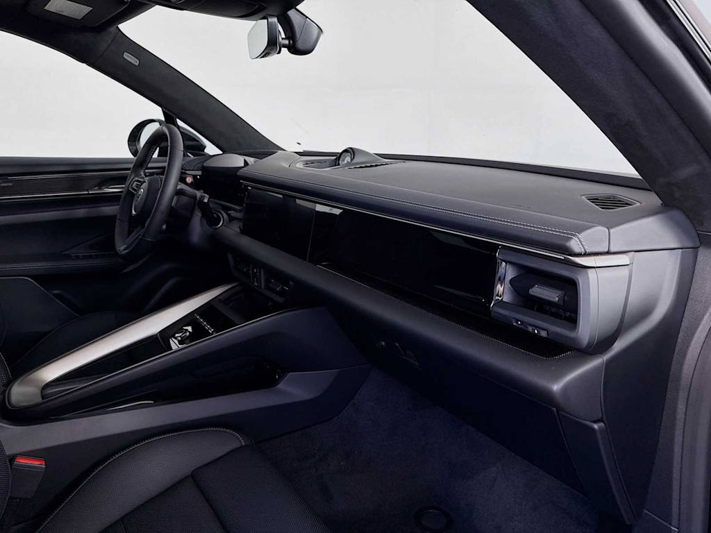 Thumbnail: 2025 Porsche Macan - 24