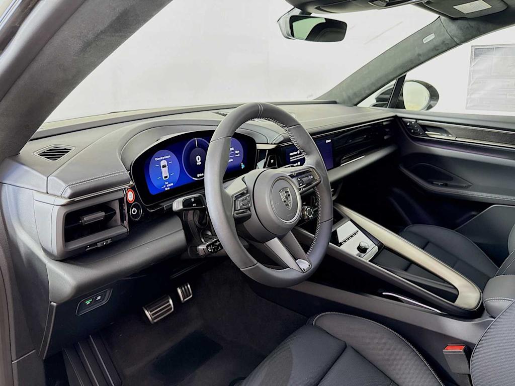 Thumbnail: 2025 Porsche Macan - 2