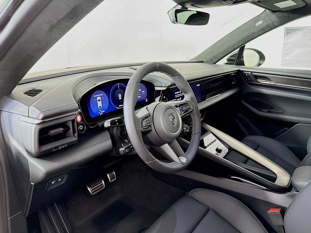 Thumbnail: 2025 Porsche Macan - 31