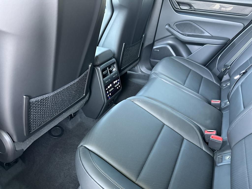 Thumbnail: 2026 Porsche Macan - 12