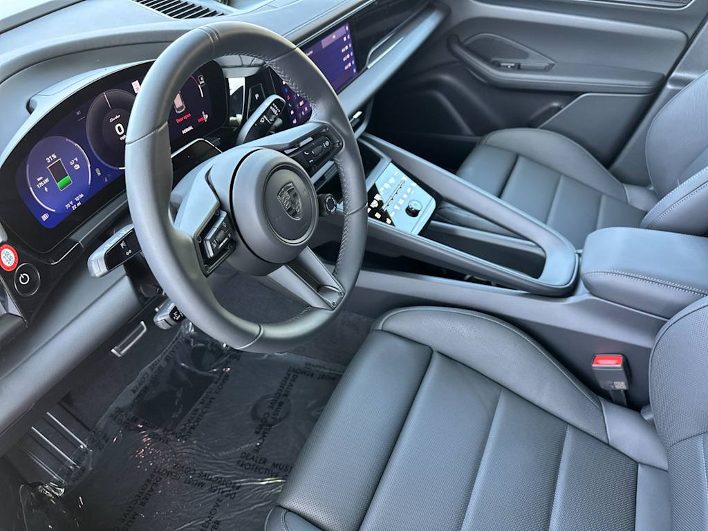 Thumbnail: 2026 Porsche Macan - 10