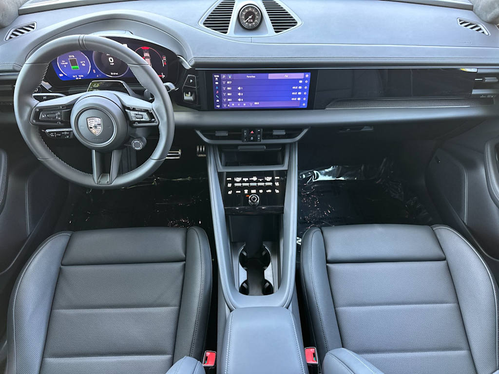 Thumbnail: 2026 Porsche Macan - 2