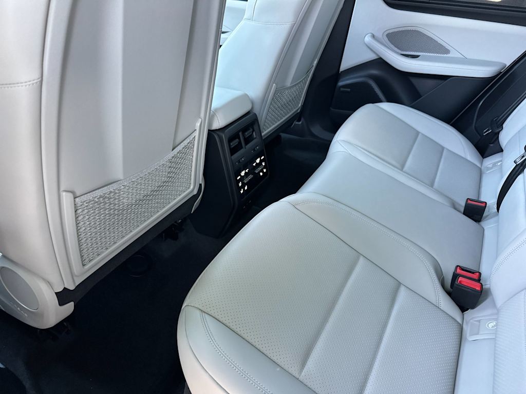 Thumbnail: 2026 Porsche Macan - 12