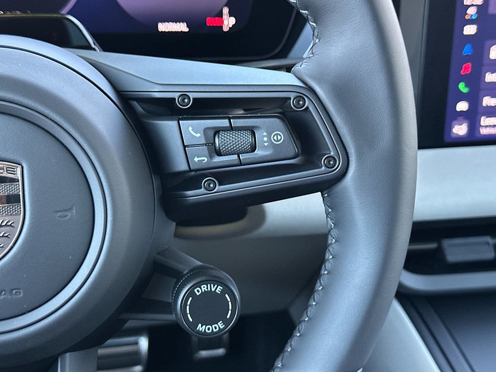 Thumbnail: 2026 Porsche Macan - 30