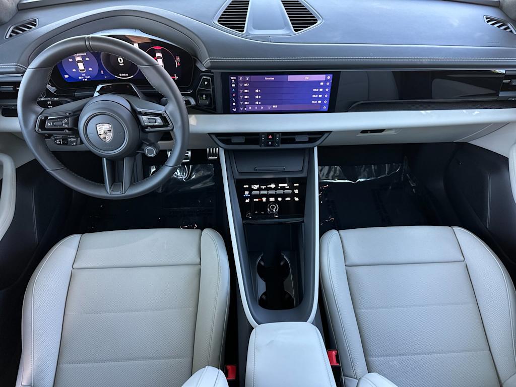 Thumbnail: 2026 Porsche Macan - 2