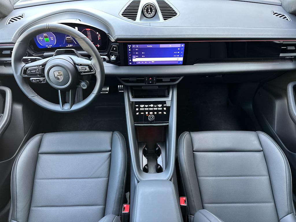 Thumbnail: 2026 Porsche Macan - 7