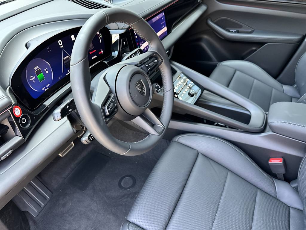 Thumbnail: 2026 Porsche Macan - 2