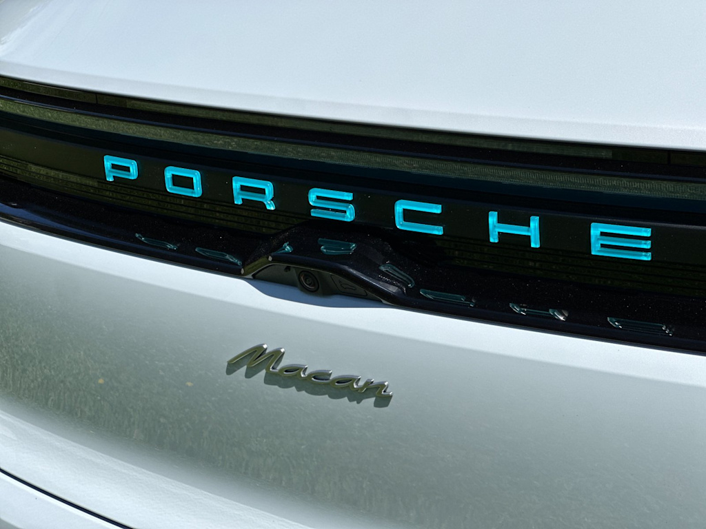 Thumbnail: 2026 Porsche Macan - 7