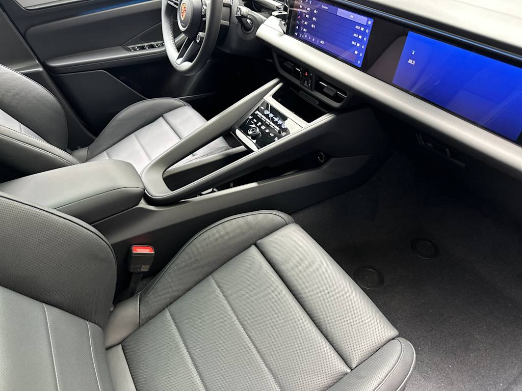 Thumbnail: 2026 Porsche Macan - 14