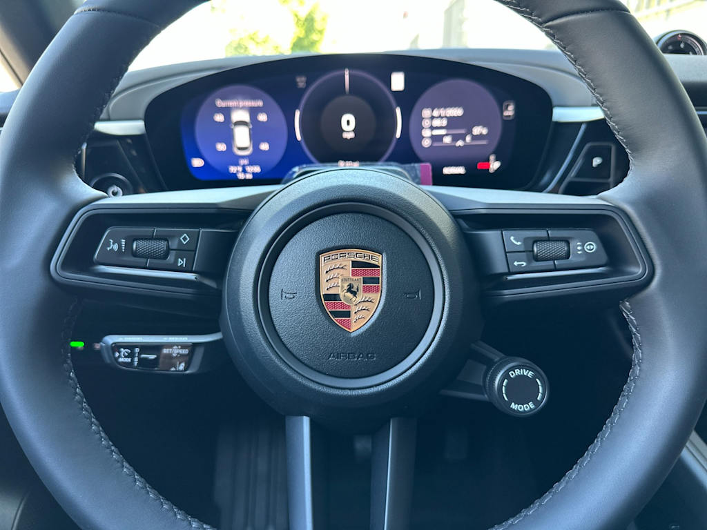 Thumbnail: 2026 Porsche Macan - 31