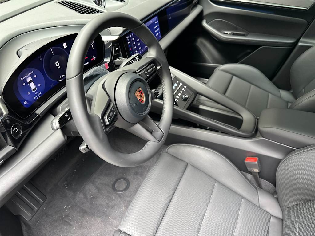 Thumbnail: 2026 Porsche Macan - 2
