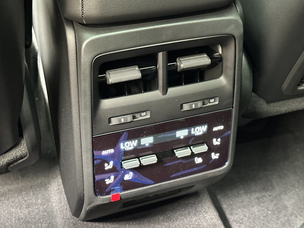 Thumbnail: 2026 Porsche Macan - 24