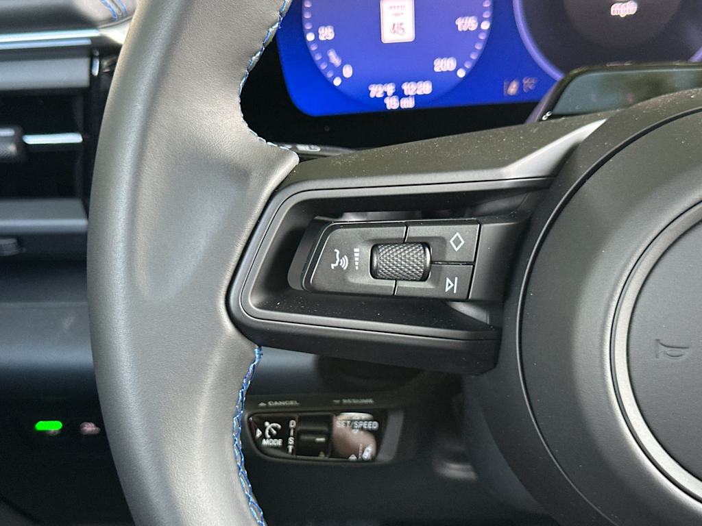 Thumbnail: 2026 Porsche Macan - 32