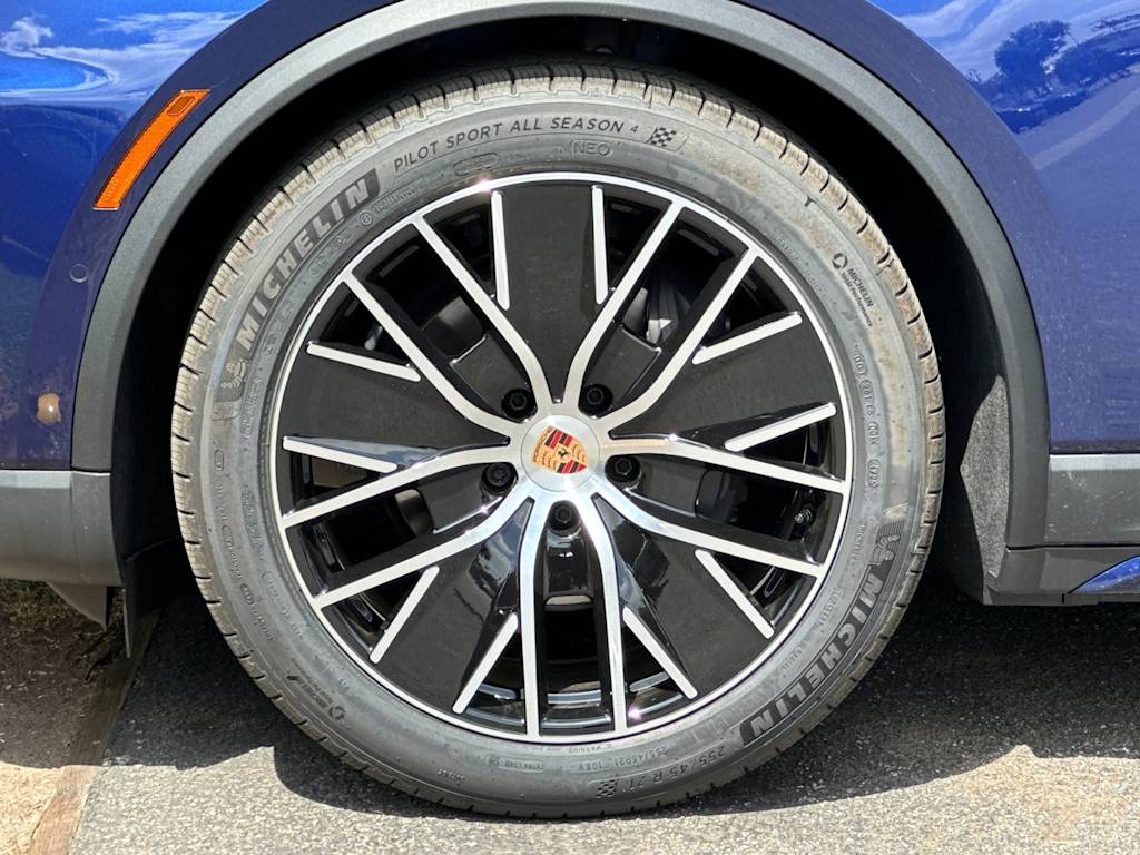 Thumbnail: 2026 Porsche Macan - 8