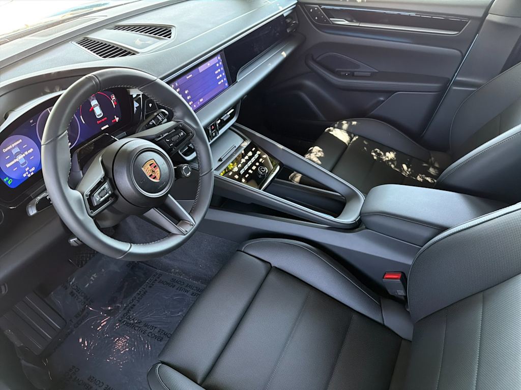 Thumbnail: 2026 Porsche Macan - 2