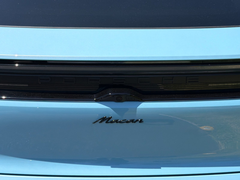 Thumbnail: 2026 Porsche Macan - 6