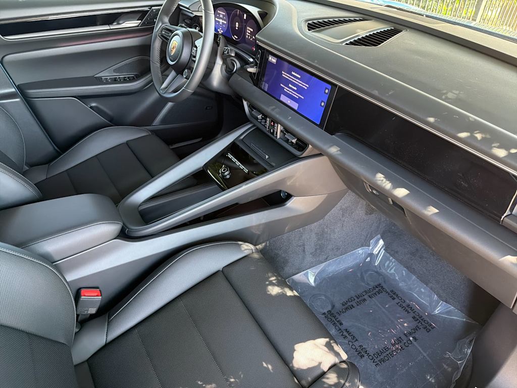 Thumbnail: 2026 Porsche Macan - 12