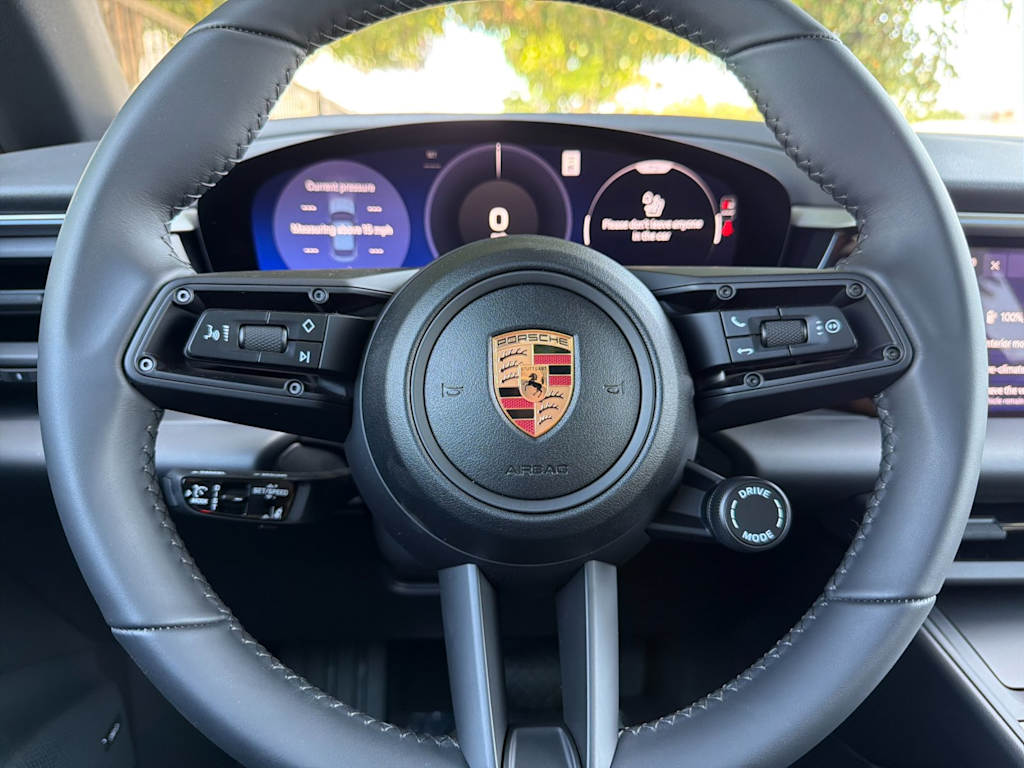 Thumbnail: 2026 Porsche Macan - 30