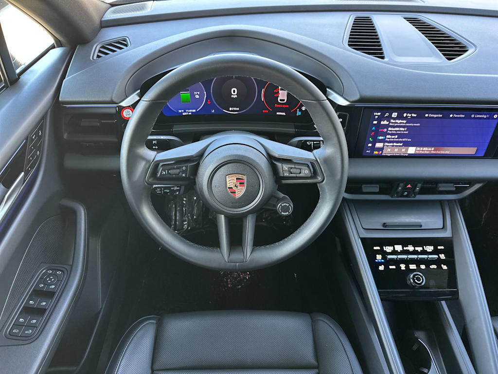 Thumbnail: 2025 Porsche Macan - 13