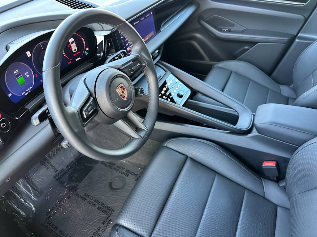 Thumbnail: 2025 Porsche Macan - 2