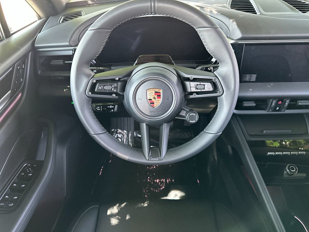 Thumbnail: 2026 Porsche Macan - 10