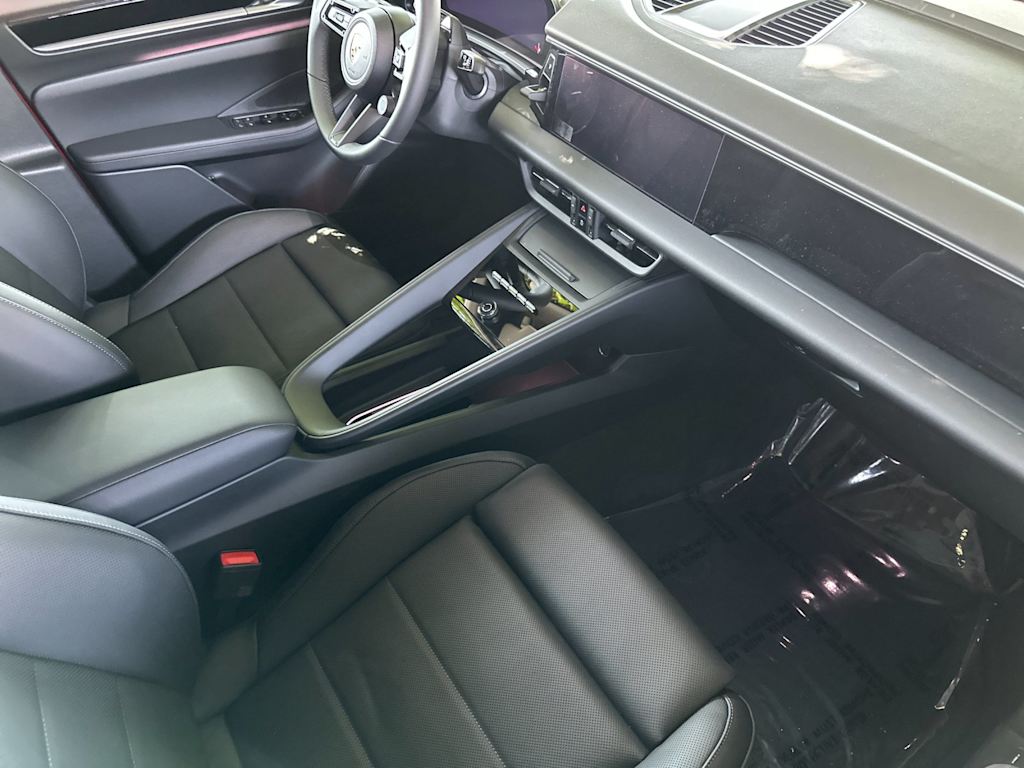 Thumbnail: 2026 Porsche Macan - 11