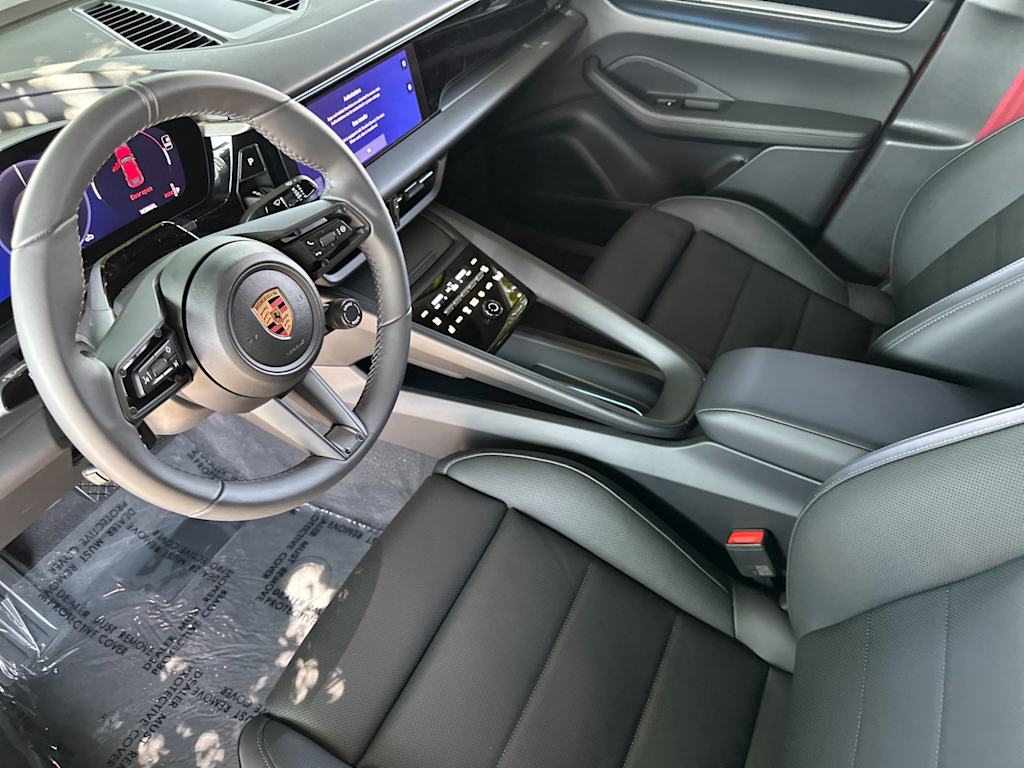 Thumbnail: 2026 Porsche Macan - 2