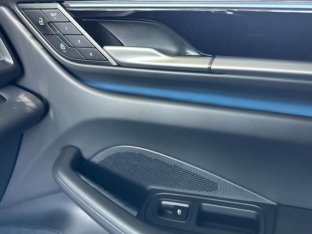 Thumbnail: 2026 Porsche Macan - 25
