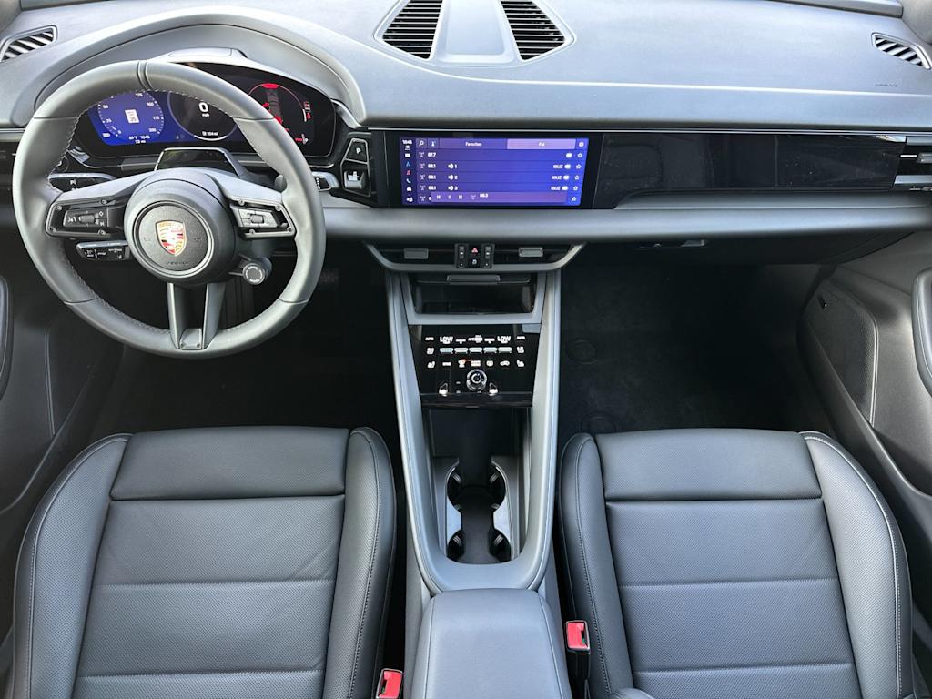 Thumbnail: 2026 Porsche Macan - 7
