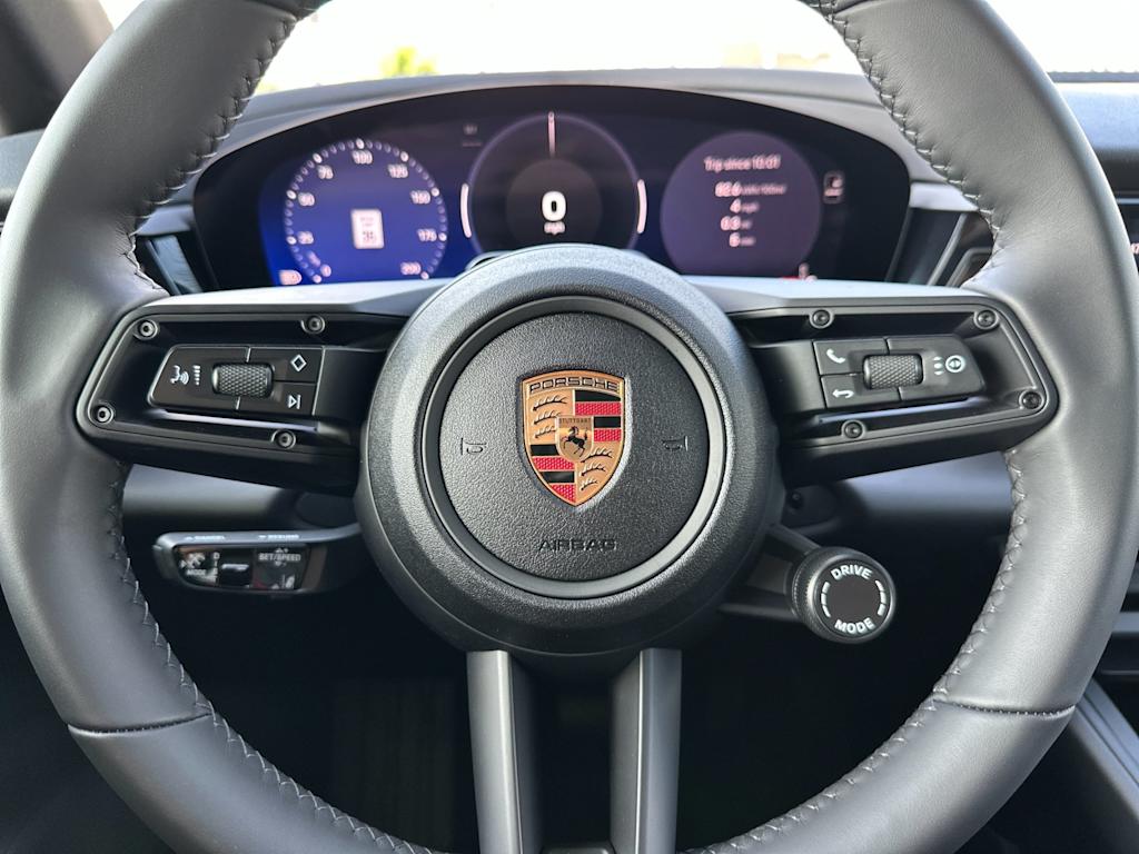 Thumbnail: 2026 Porsche Macan - 30