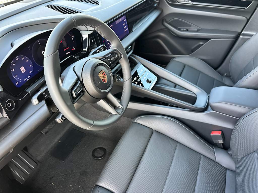 Thumbnail: 2026 Porsche Macan - 2