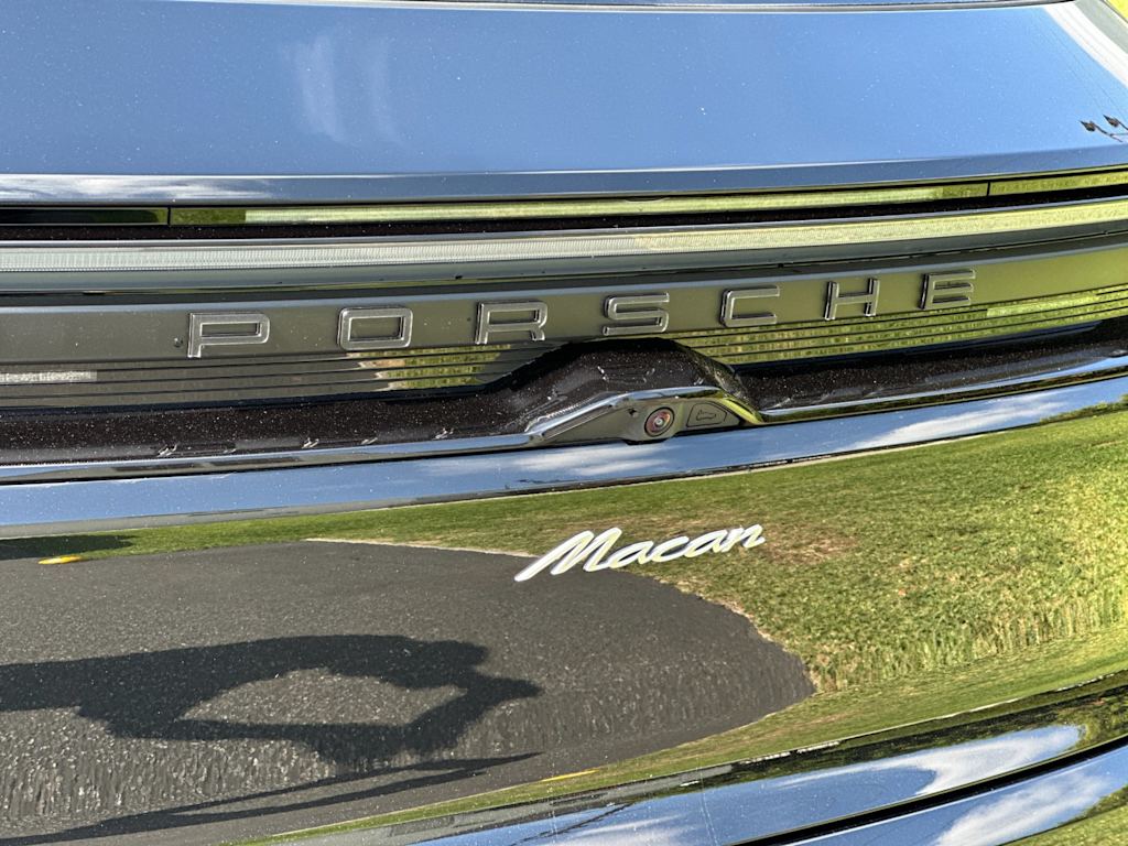 Thumbnail: 2026 Porsche Macan - 34