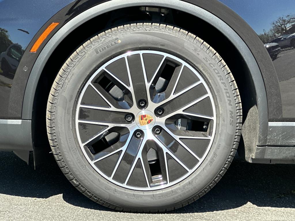 Thumbnail: 2026 Porsche Macan - 8