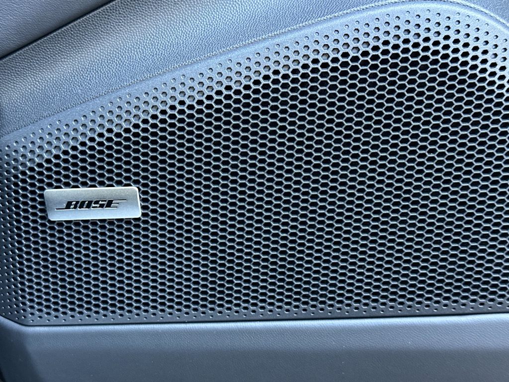 Thumbnail: 2026 Porsche Macan - 7