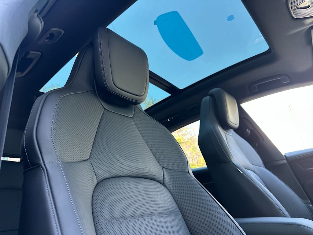 Thumbnail: 2026 Porsche Macan - 11
