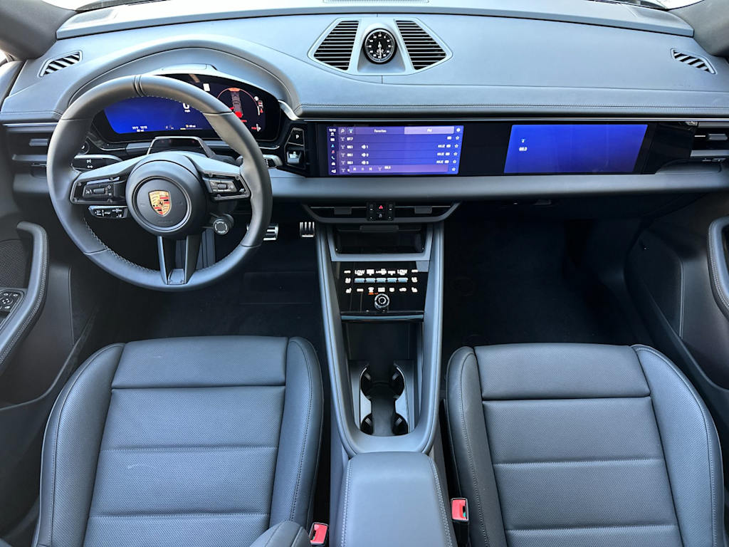 Thumbnail: 2026 Porsche Macan - 9