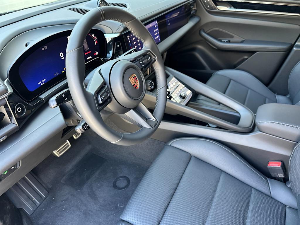 Thumbnail: 2026 Porsche Macan - 2