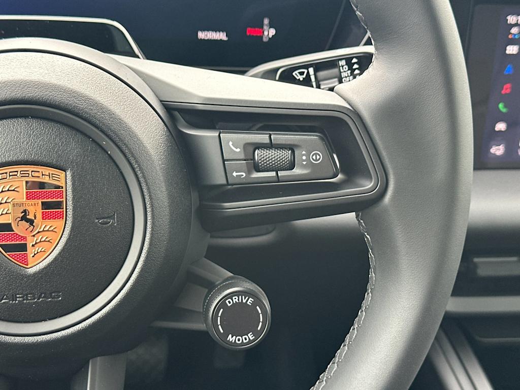 Thumbnail: 2026 Porsche Macan - 31