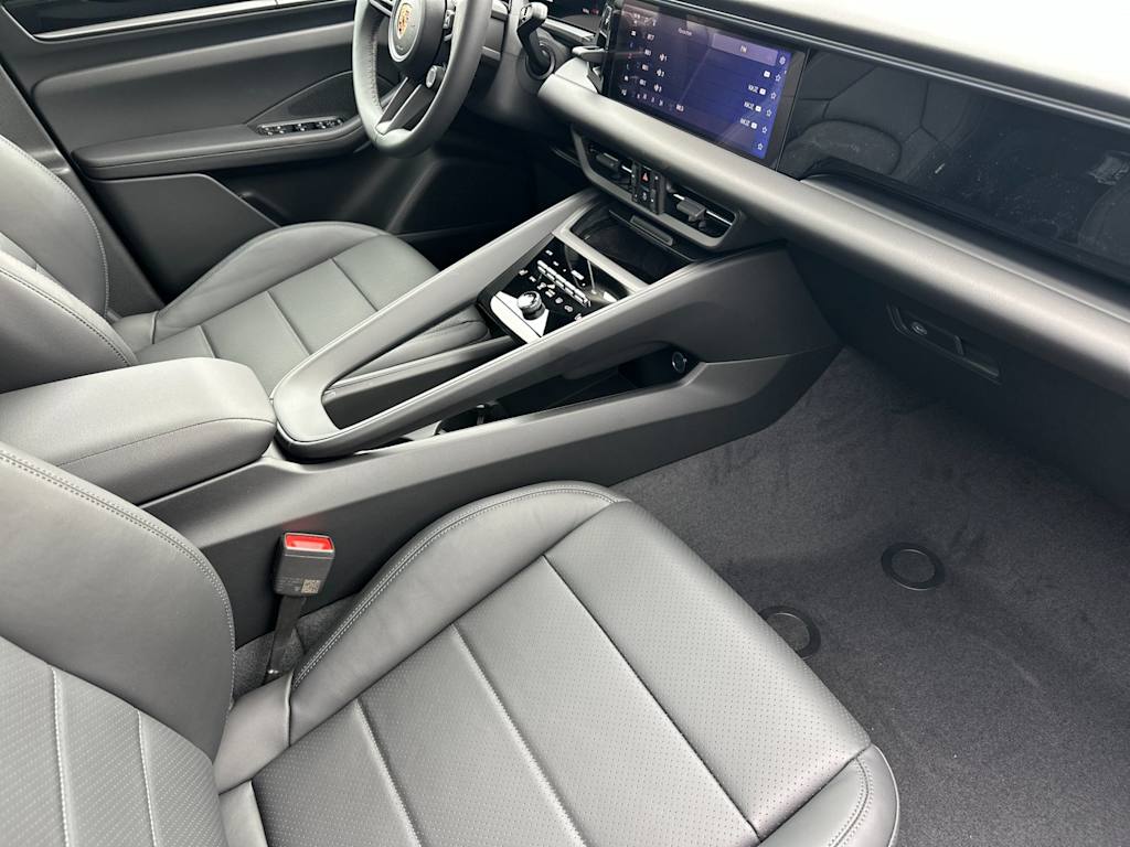 Thumbnail: 2026 Porsche Macan - 13