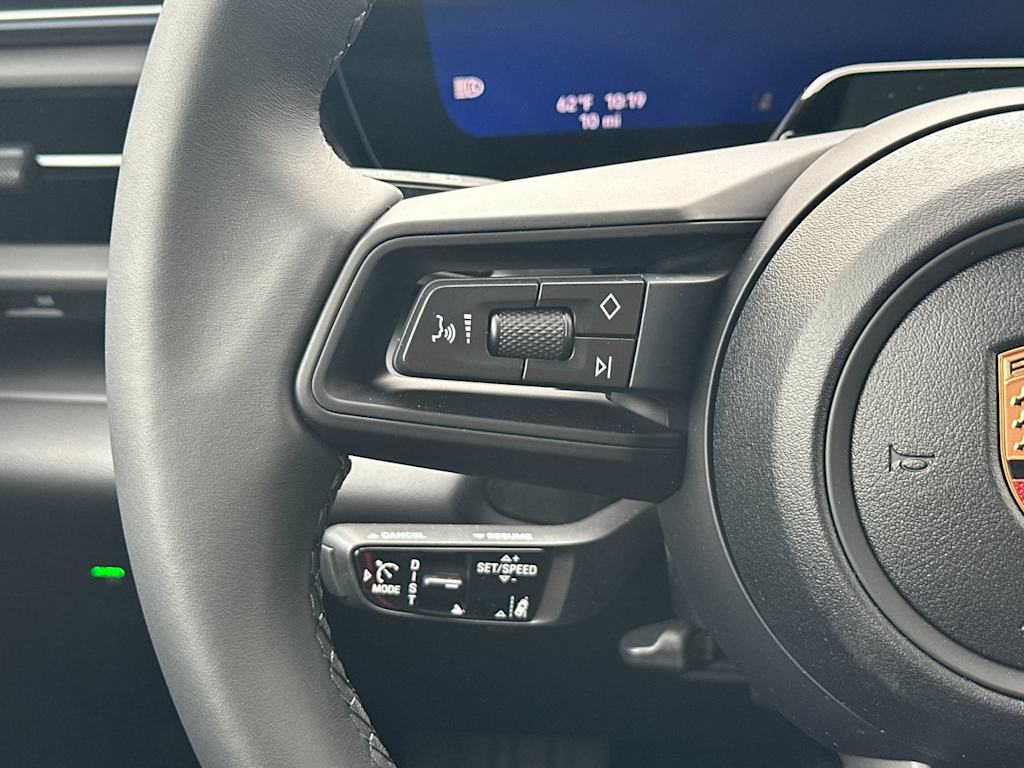 Thumbnail: 2026 Porsche Macan - 30