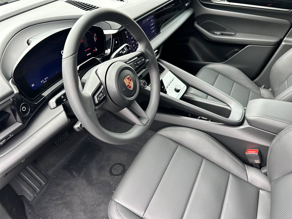 Thumbnail: 2026 Porsche Macan - 2