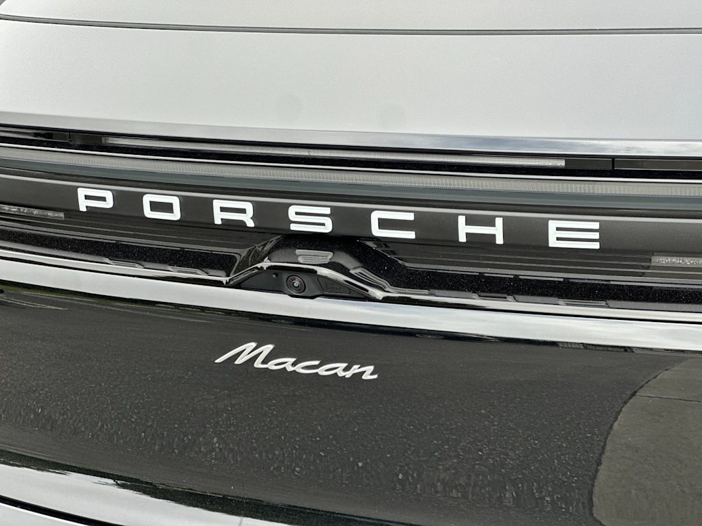 Thumbnail: 2026 Porsche Macan - 7
