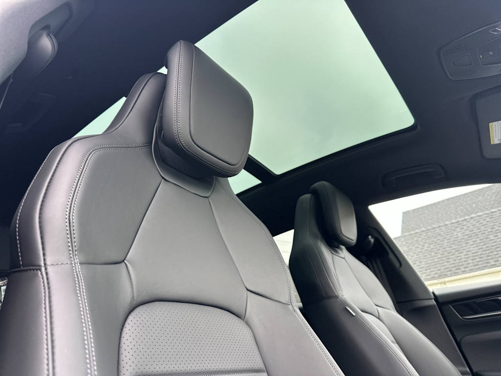 Thumbnail: 2026 Porsche Macan - 23