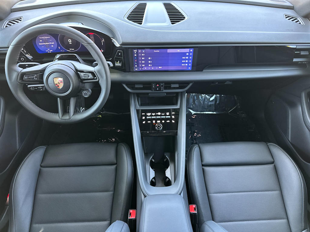 Thumbnail: 2026 Porsche Macan - 2