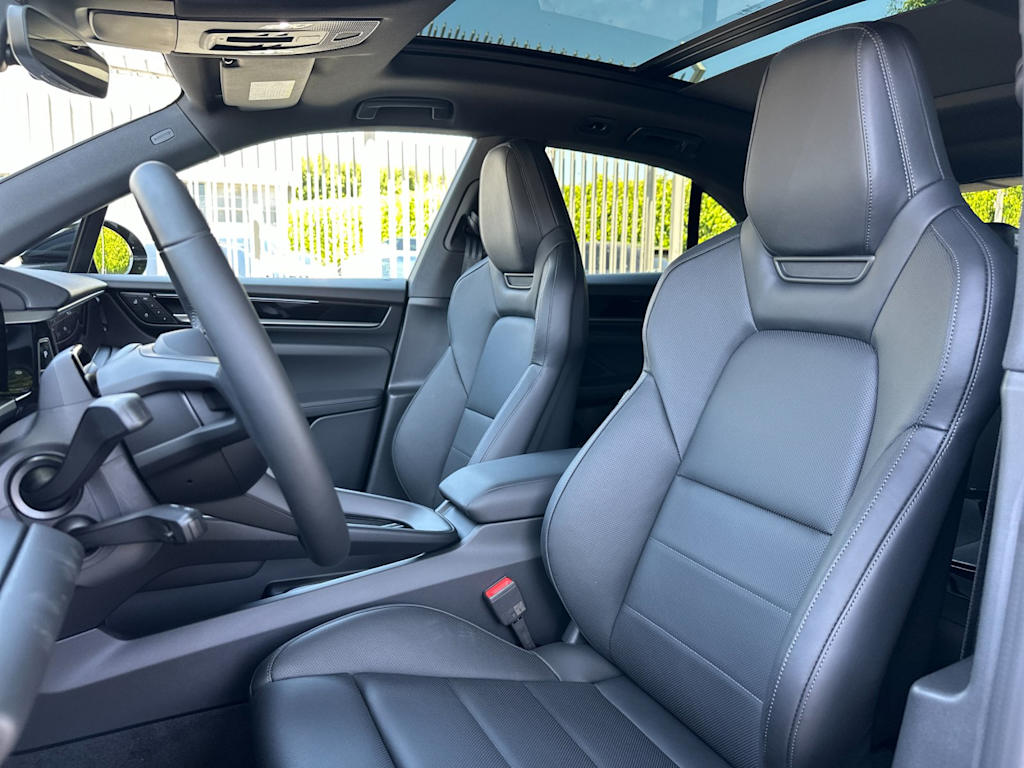 Thumbnail: 2026 Porsche Macan - 11